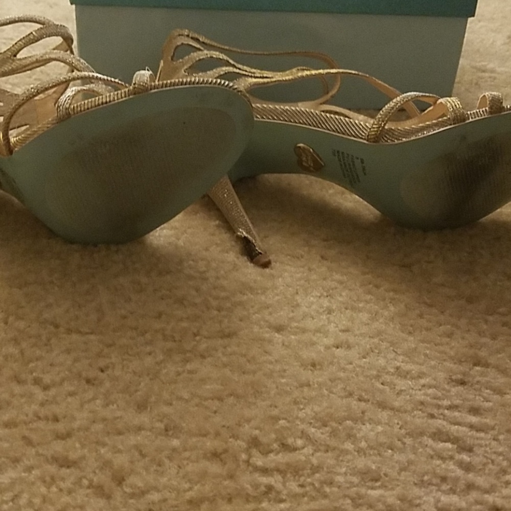 Shoes - Picture 2 of 4